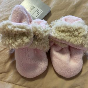 Zutano baby booties 0-3M